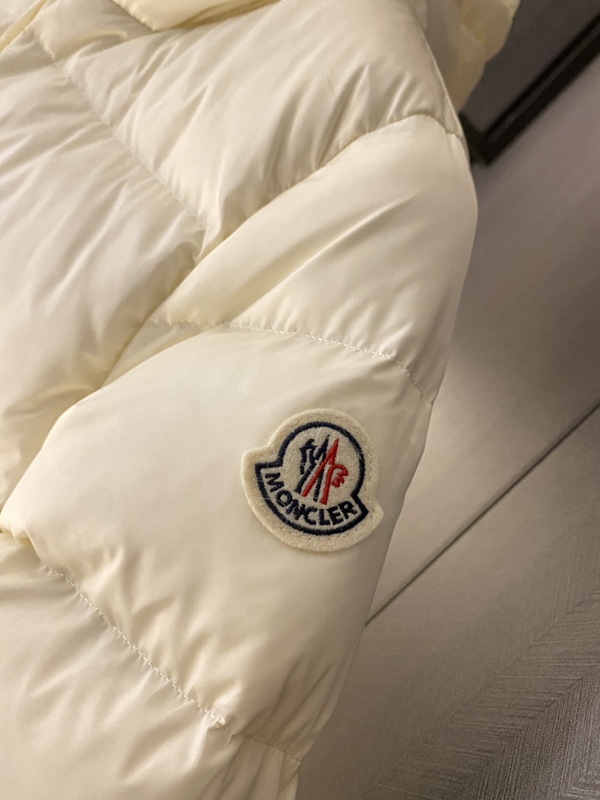 ハイクオリティダウンジャケット角部分ディテール